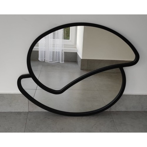 Zrcadlo v matném černém... 2