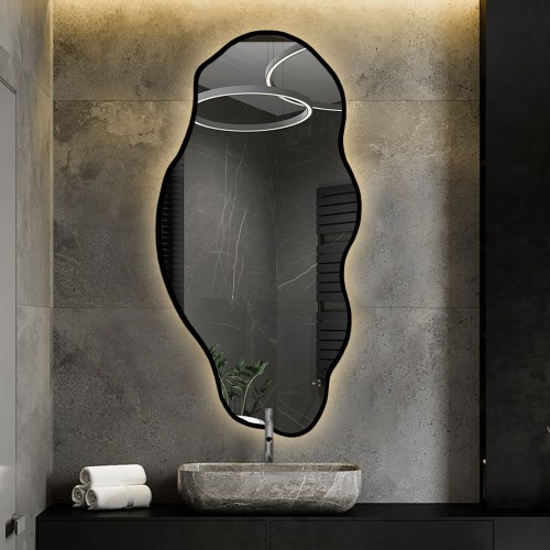 Zrcadlo v organickém tvaru...